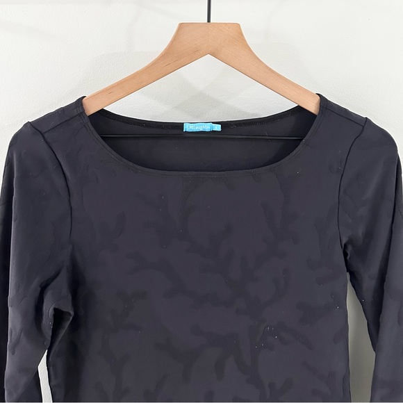 J. McLaughlin Boat Neck Coral Reef Tee Navy Size Small - Picture 2 of 5